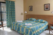 Studenti jsou ubytovaní v komfortních pokojích hotelového typu ve studentské rezidenci