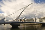 Symbol studentského města Dublin - most Samuela Becketta, Atlantic Language