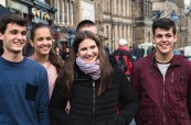 Studenti letního kurzu angličtiny v Edinburghu objevují město, BSC Edinburgh